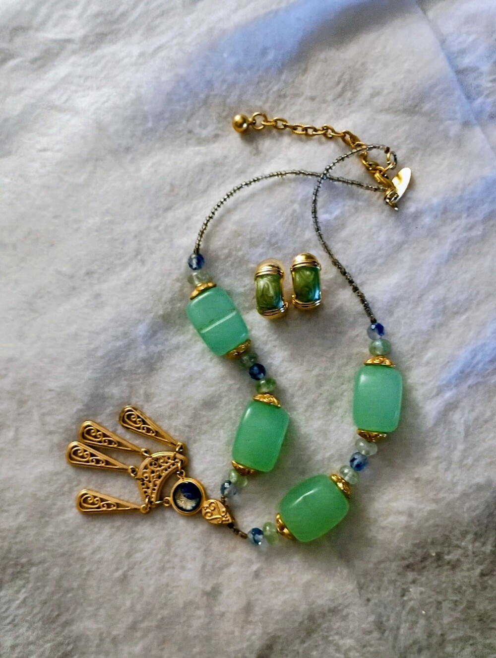 George Green Necklace with Cuff Gold Toned and Green Earrings.